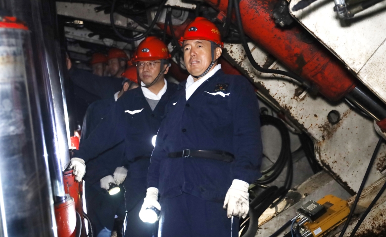 韩福生在兴安矿调研检查时强调 夯实安全管理基础 打...